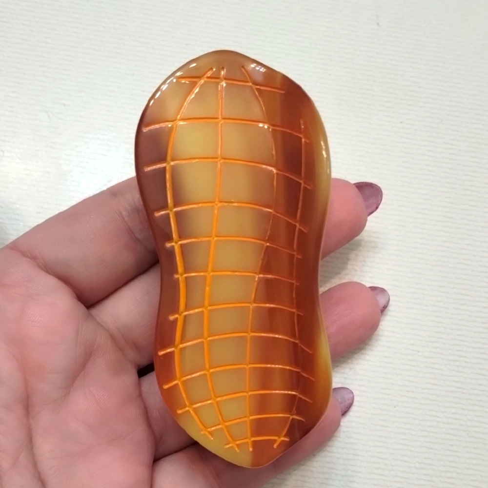 Jenny Lemons Medium Peanut Hair Claw